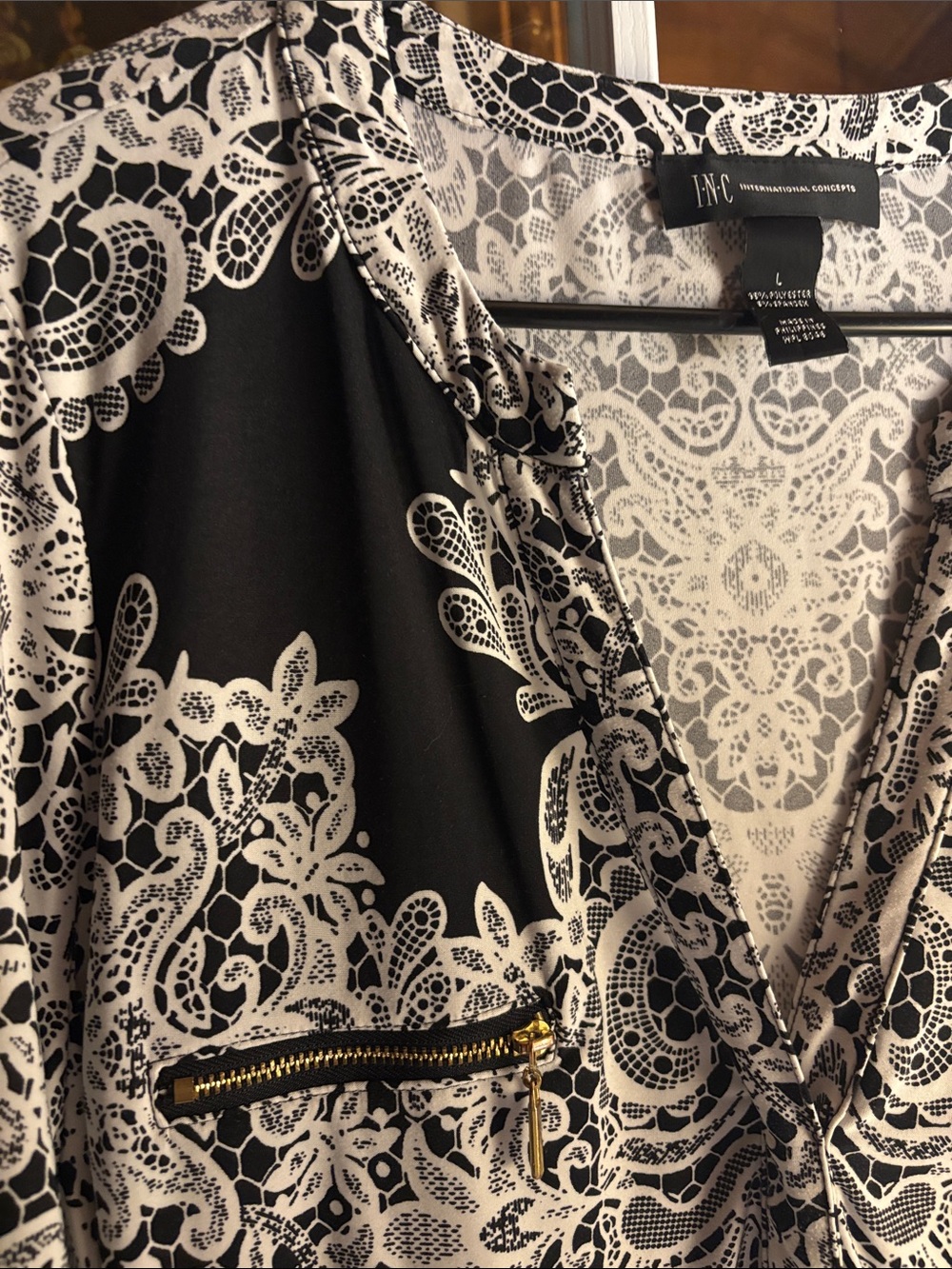 White and black blouse - Picture 6 of 10